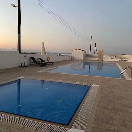 Phoenix 16 Paralimni